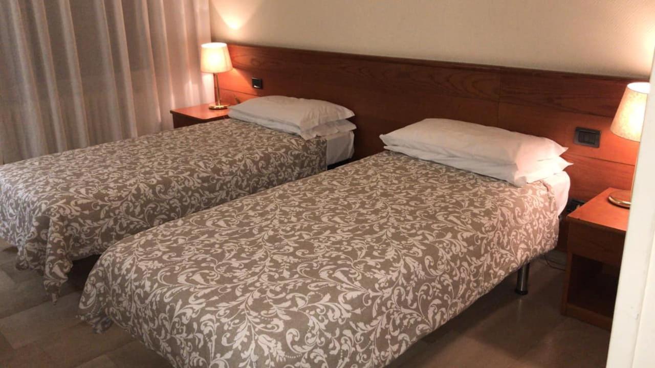 Hotel Select Сант'Иларио-д'Энца Экстерьер фото